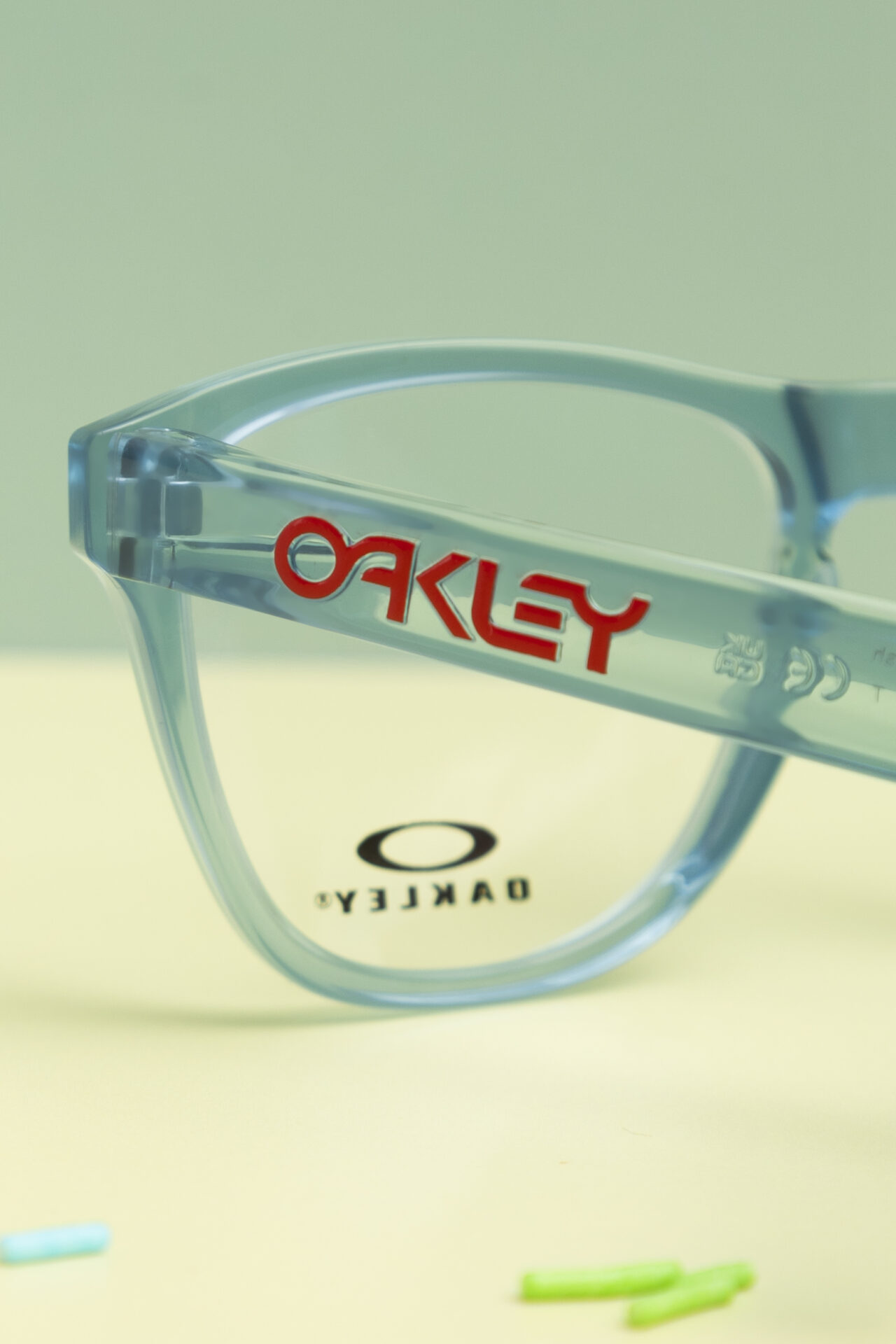 OAKLEY